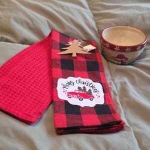 St. NICHOLAS Cream Ceramic Bowl & NWT set Of 2 Kitchen Towels